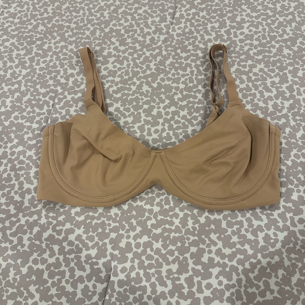 SKIMS fits everybody Tan Bra